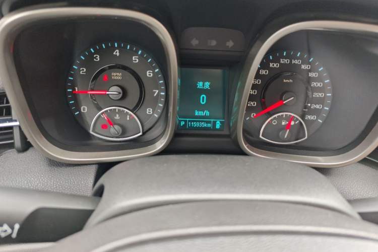 Used Chevrolet Malibu 2014 2.0L Automatic Luxury Edition Odometer Close Up