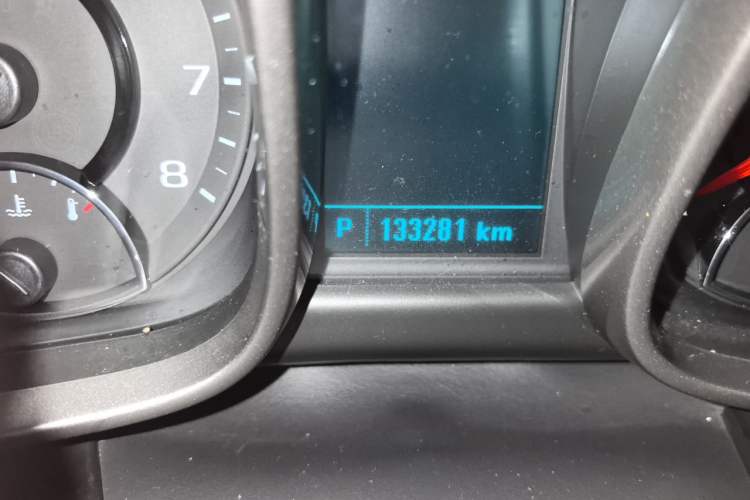 Used Chevrolet Malibu 2014 2.0L Automatic Luxury Edition Odometer Close Up