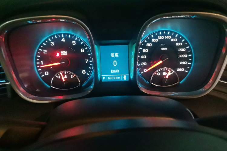 Used Chevrolet Malibu 2014 2.0L Automatic Luxury Edition Odometer Close Up