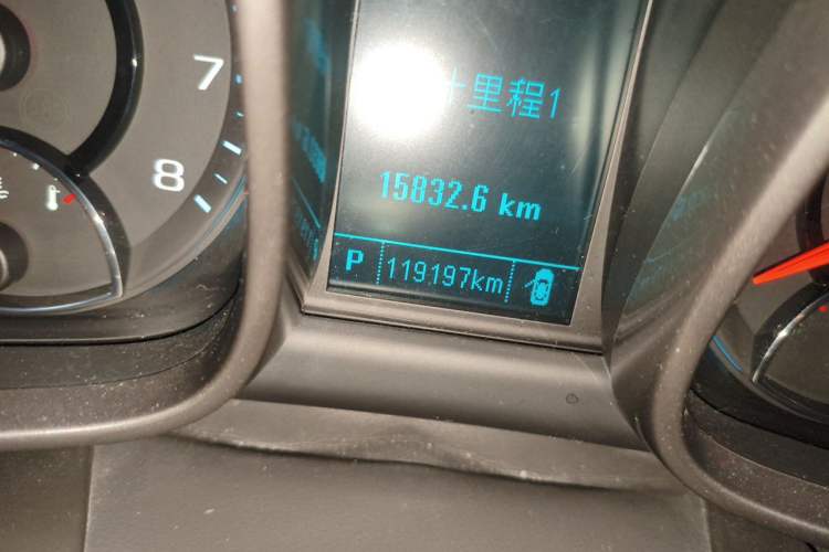 Used Chevrolet Malibu 2014 2.0L Automatic Comfort Edition Odometer Close Up