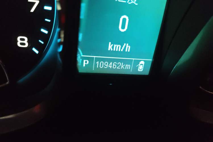 Used Chevrolet Malibu 2014 2.0L Automatic Comfort Edition Odometer Close Up