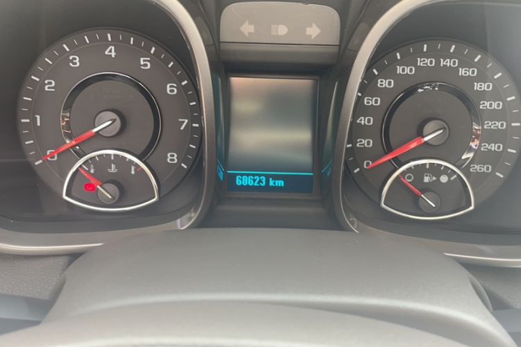 Used Chevrolet Malibu 2014 2.0L Automatic Comfort Edition Odometer Close Up