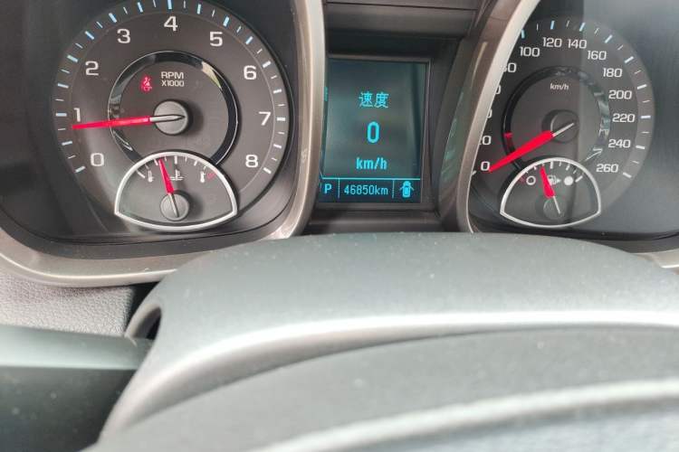 Used Chevrolet Malibu 2014 1.6T Automatic Comfort Edition Odometer Close Up