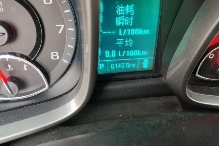 Used Chevrolet Malibu 2014 2.0L Automatic Luxury Edition Odometer Close Up