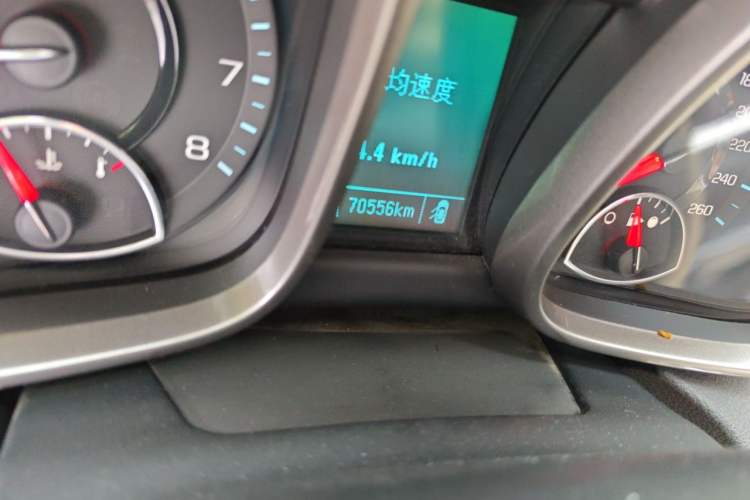 Used Chevrolet Malibu 2014 1.6T Automatic Comfort Edition Odometer Close Up