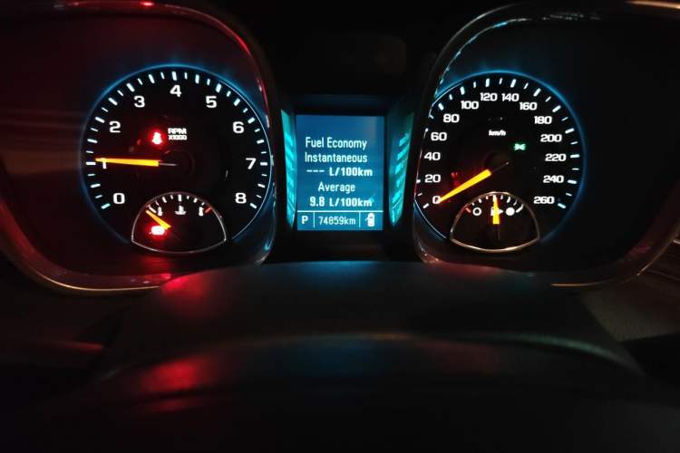 Used Chevrolet Malibu 2014 1.6T Automatic Comfort Edition Odometer Close Up