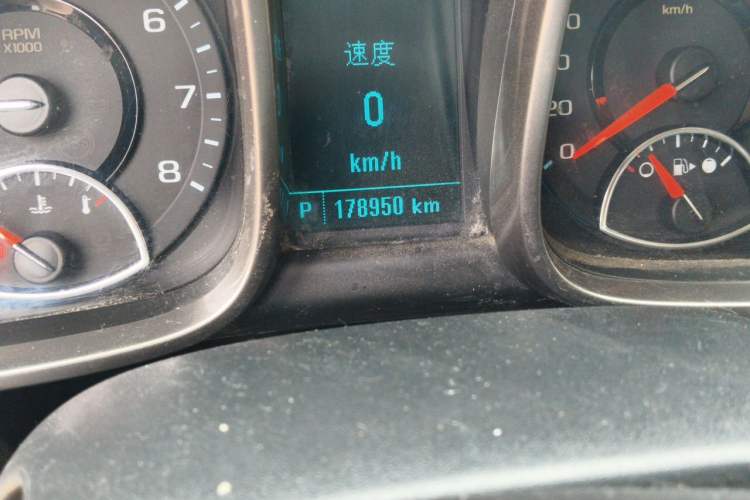 Used Chevrolet Malibu 2014 2.0L Automatic Luxury Edition Odometer Close Up