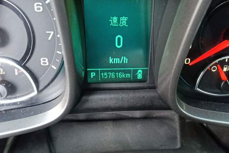 Used Chevrolet Malibu 2014 2.0L Automatic Comfort Edition Odometer Close Up