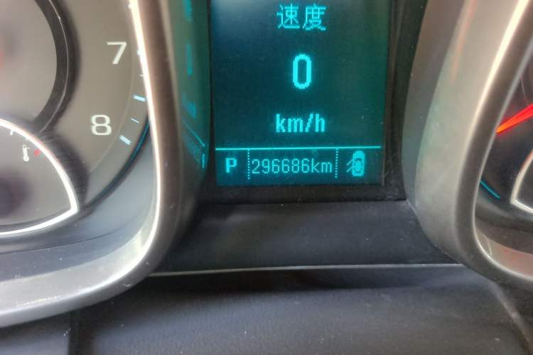 Used Chevrolet Malibu 2014 2.0L Automatic Comfort Edition Odometer Close Up