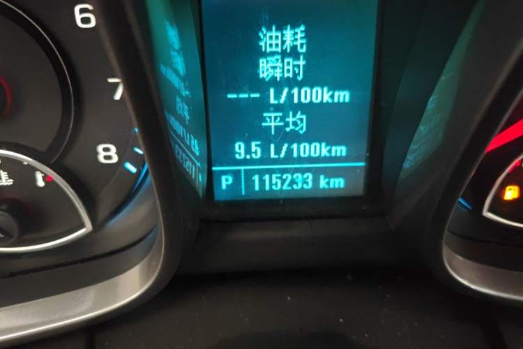 Used Chevrolet Malibu 2014 2.0L Automatic Luxury Edition Odometer Close Up