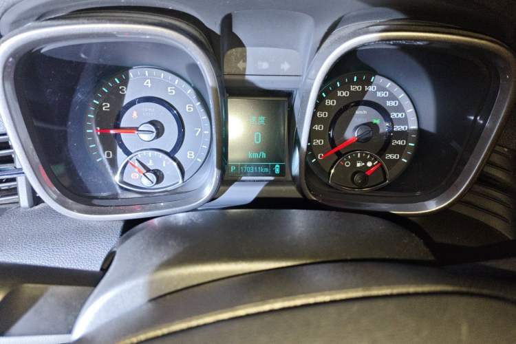 Used Chevrolet Malibu 2014 2.0L Automatic Luxury Edition Odometer Close Up