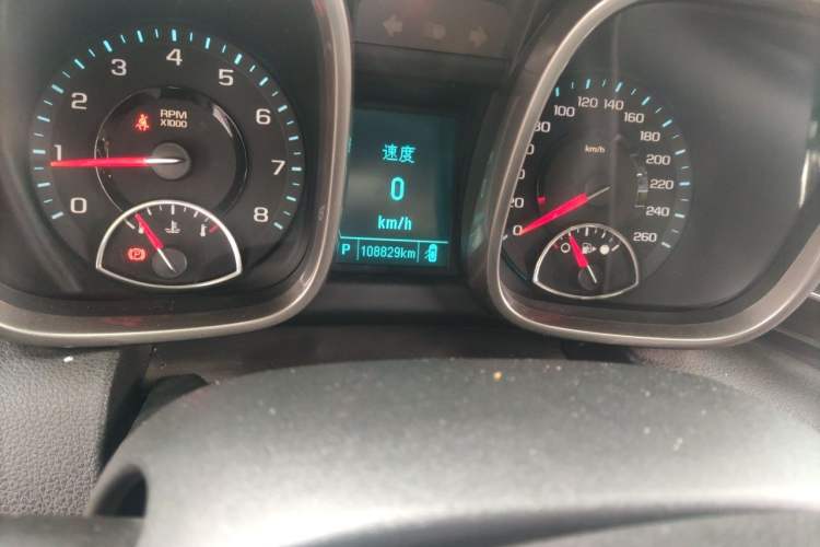 Used Chevrolet Malibu 2014 1.6T Automatic Comfort Edition Odometer Close Up