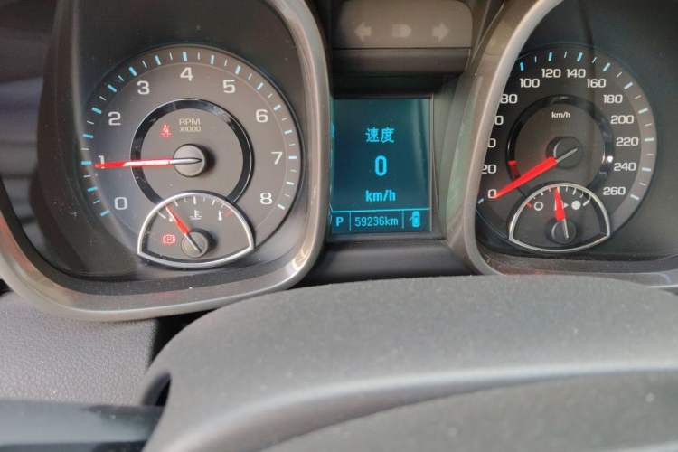 Used Chevrolet Malibu 2014 2.0L Automatic Luxury Edition Odometer Close Up
