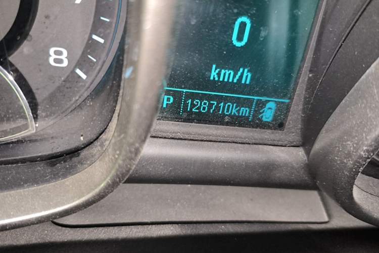 Used Chevrolet Malibu 2014 2.0L Automatic Luxury Edition Odometer Close Up