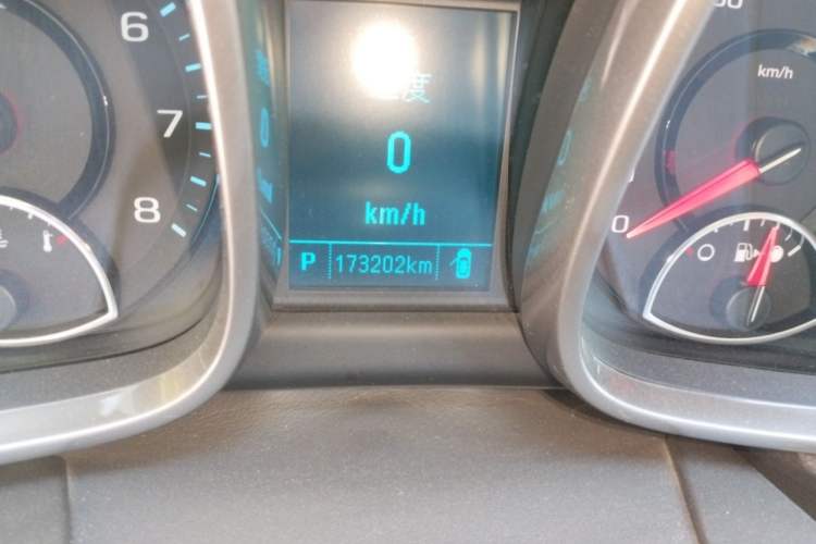 Used Chevrolet Malibu 2014 2.0L Automatic Comfort Edition Odometer Close Up