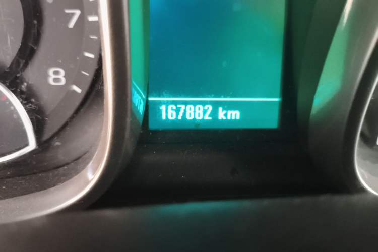 Used Chevrolet Malibu 2014 2.0L Automatic Comfort Edition Odometer Close Up