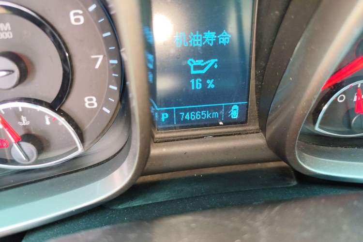 Used Chevrolet Malibu 2014 2.0L Automatic Luxury Edition Odometer Close Up