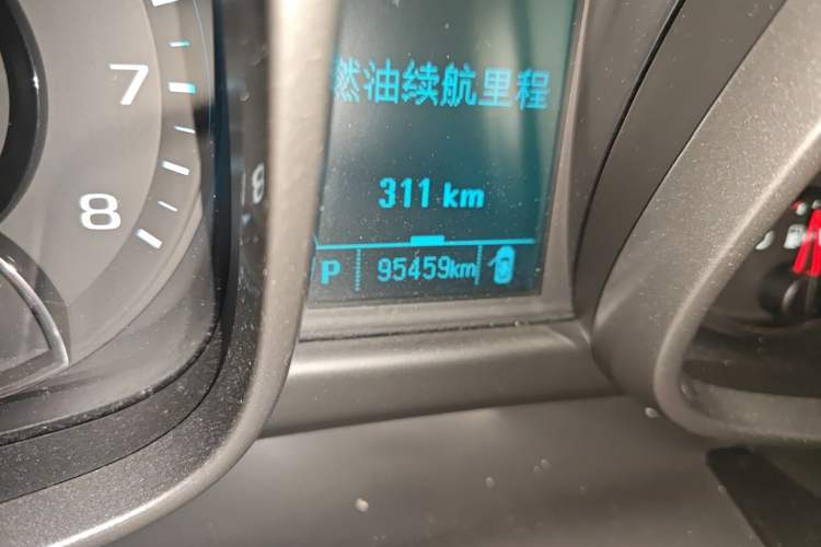 Used Chevrolet Malibu 2014 1.6T Automatic Comfort Edition Odometer Close Up