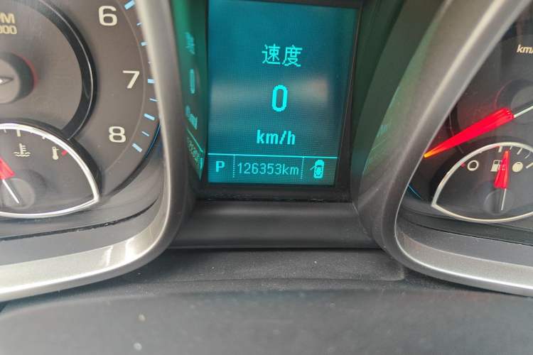Used Chevrolet Malibu 2014 2.0L Automatic Luxury Edition Odometer Close Up