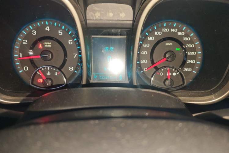 Used Chevrolet Malibu 2014 2.0L Automatic Luxury Edition Odometer Close Up