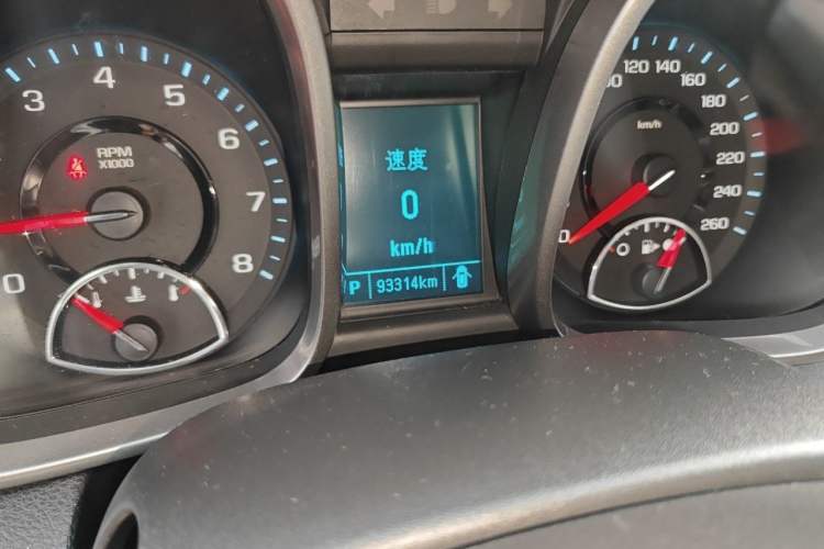 Used Chevrolet Malibu 2014 2.4L Automatic Luxury Edition Odometer Close Up