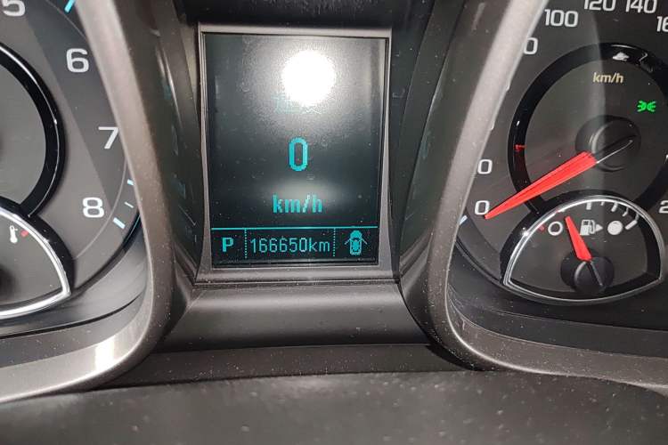 Used Chevrolet Malibu 2014 2.0L Automatic Luxury Edition Odometer Close Up