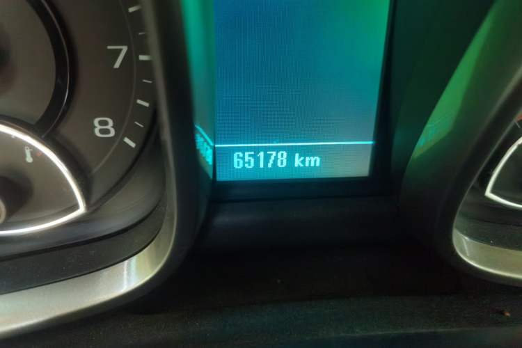 Used Chevrolet Malibu 2014 2.0L Automatic Luxury Edition Odometer Close Up