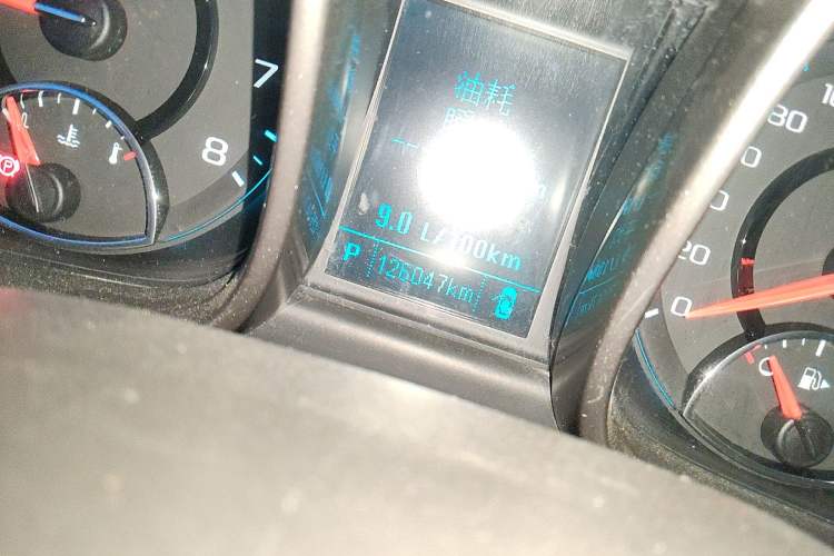 Used Chevrolet Malibu 2014 2.0L Automatic Comfort Edition Odometer Close Up