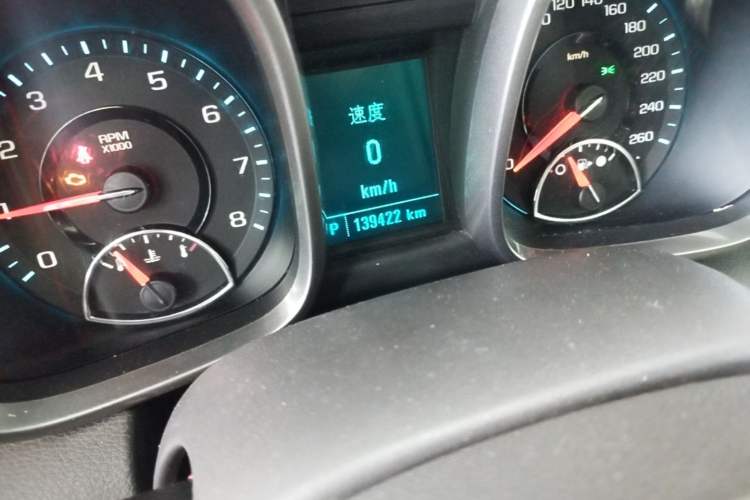 Used Chevrolet Malibu 2014 2.0L Automatic Comfort Edition Odometer Close Up