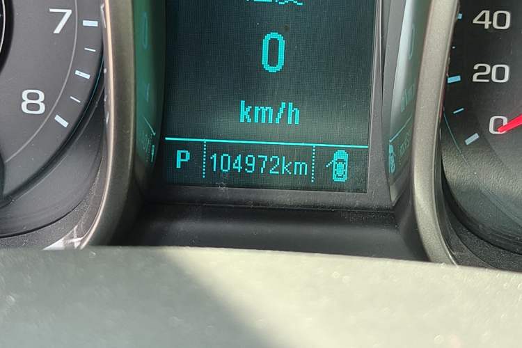 Used Chevrolet Malibu 2014 2.0L Automatic Comfort Edition Odometer Close Up