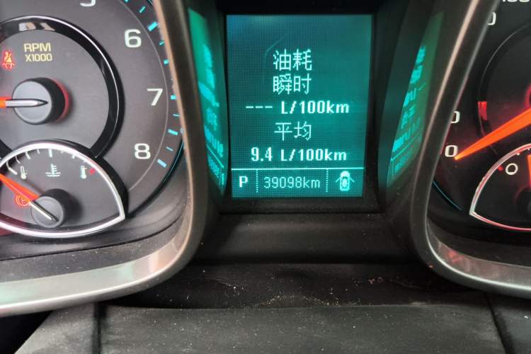 Used Chevrolet Malibu 2014 2.0L Automatic Luxury Edition Odometer Close Up