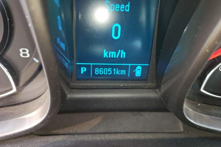 Used Chevrolet Malibu 2014 2.0L Automatic Comfort Edition Odometer Close Up