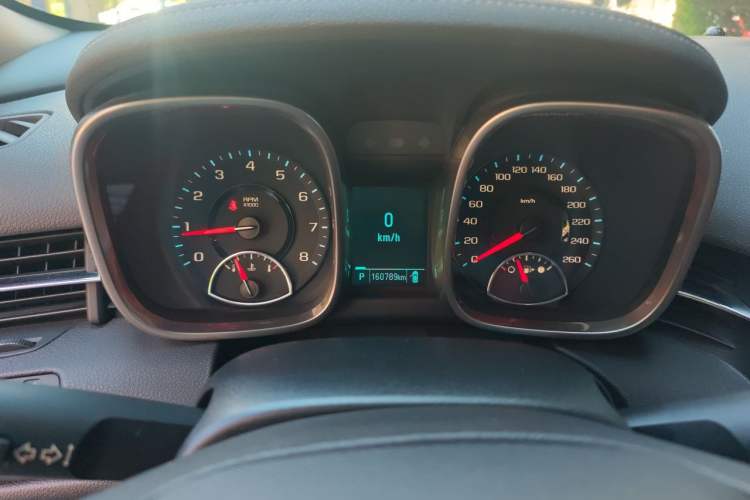 Used Chevrolet Malibu 2014 1.6T Automatic Comfort Edition Odometer Close Up