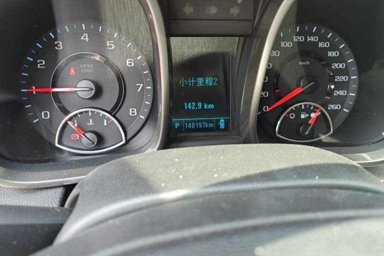 Used Chevrolet Malibu 2014 2.0L Automatic Luxury Edition Odometer Close Up