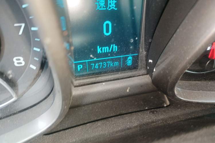 Used Chevrolet Malibu 2014 2.0L Automatic Luxury Edition Odometer Close Up