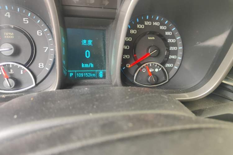 Used Chevrolet Malibu 2014 2.0L Automatic Luxury Edition Odometer Close Up