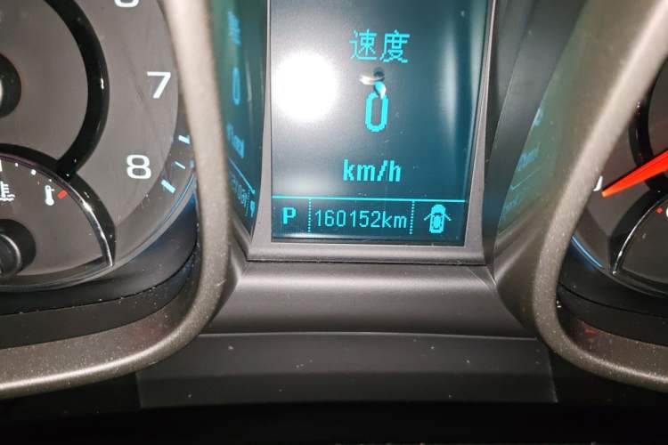 Used Chevrolet Malibu 2014 2.0L Automatic Luxury Edition Odometer Close Up