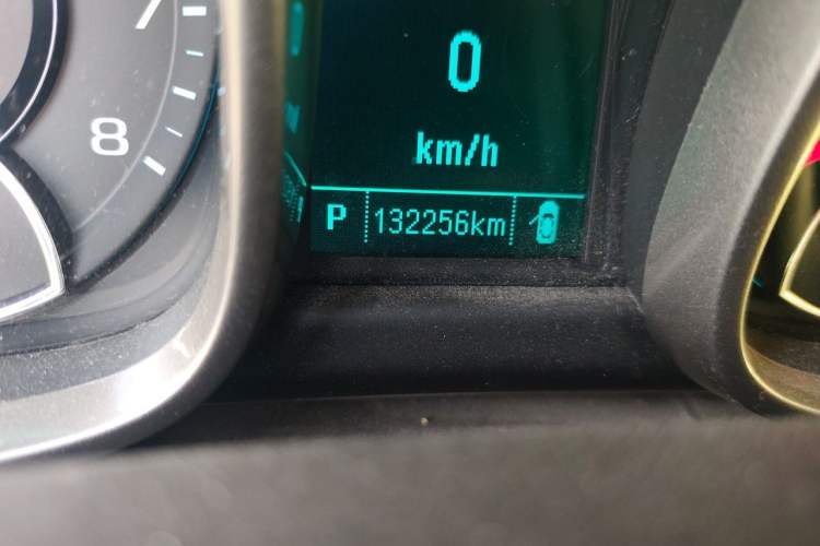 Used Chevrolet Malibu 2014 2.0L Automatic Comfort Edition Odometer Close Up