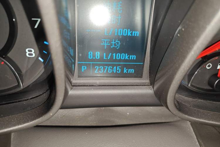 Used Chevrolet Malibu 2014 2.0L Automatic Comfort Edition Odometer Close Up