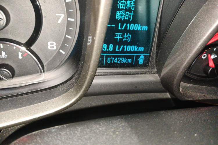 Used Chevrolet Malibu 2014 2.0L Automatic Luxury Edition Odometer Close Up