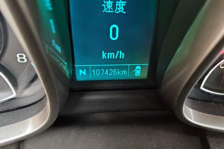 Used Chevrolet Malibu 2014 2.0L Automatic Comfort Edition Odometer Close Up