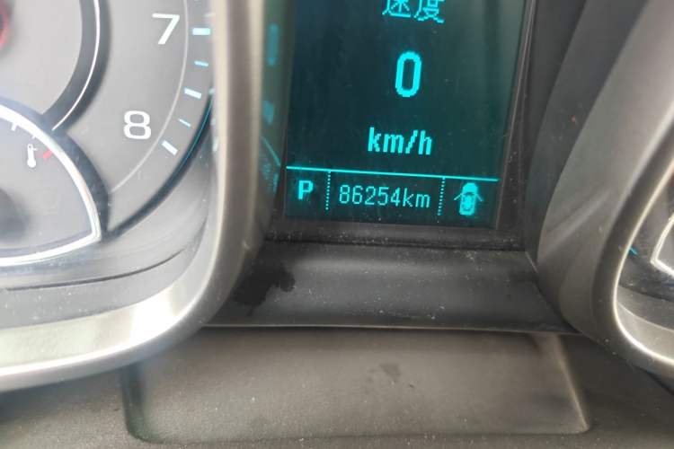 Used Chevrolet Malibu 2014 2.0L Automatic Comfort Edition Odometer Close Up