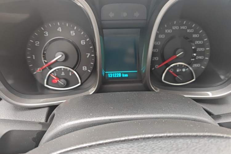 Used Chevrolet Malibu 2014 2.4L Automatic Luxury Edition Odometer Close Up