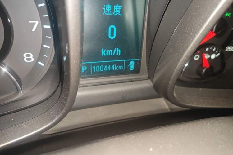 Used Chevrolet Malibu 2014 2.0L Automatic Luxury Edition Odometer Close Up