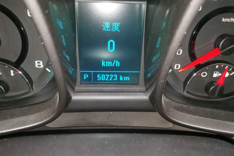 Used Chevrolet Malibu 2014 2.0L Automatic Luxury Edition Odometer Close Up