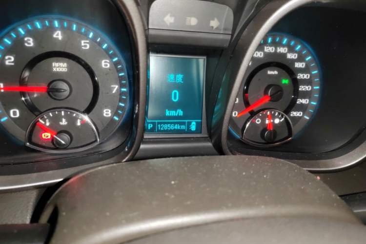 Used Chevrolet Malibu 2014 2.0L Automatic Comfort Edition Odometer Close Up