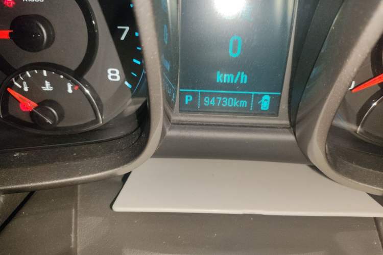 Used Chevrolet Malibu 2014 2.0L Automatic Comfort Edition Odometer Close Up