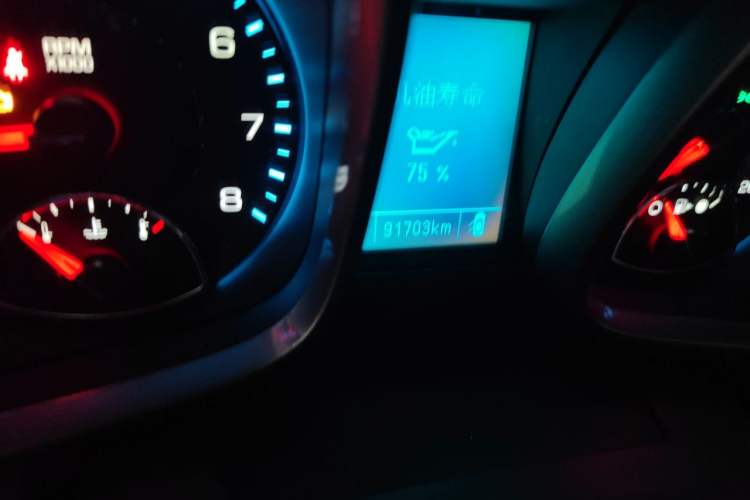 Used Chevrolet Malibu 2014 2.0L Automatic Luxury Edition Odometer Close Up