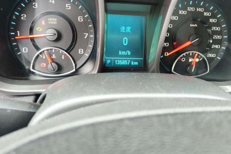 Used Chevrolet Malibu 2014 1.6T Automatic Comfort Edition Odometer Close Up