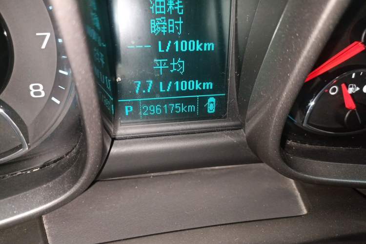 Used Chevrolet Malibu 2014 2.0L Automatic Comfort Edition Odometer Close Up